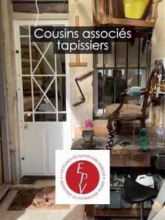 C’est officiel ! Cousins associés rejoint les Entreprises du Patrimoine Vivant (EPV) @labelepv, le label d’État placé sous le haut patronage du Président de la République qui distingue les savoir-faire français d’excellence. Cette reconnaissance célèbre plus de vingt ans de passion, de rigueur et de réalisations sur mesure confectionnées par nos tapissiers dans nos ateliers au cœur du 7ème Arrondissement.
Merci à nos clients, à notre équipe, à nos partenaires artisans et à tous celles et ceux qui nous font confiance pour faire vivre l’art de notre métier.

@reseauexcellence_epv_idf @reseauexcellence_epv 
#LabelEPV #SavoirFaireFrançais #tapissier #ArtisanatDException #PatrimoineVivant #epv #tapissierdécorateur